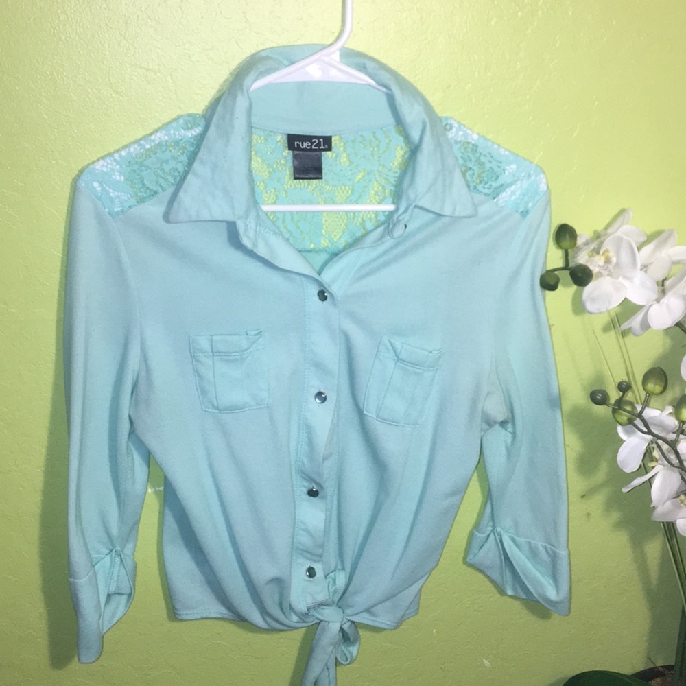 Rue21 size large blue shirt 💎💎